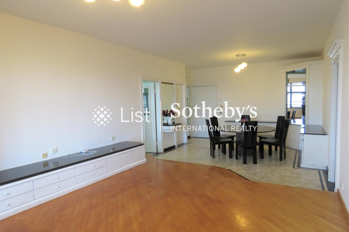 Parkway Court 寶威閣 | Living and Dining Room