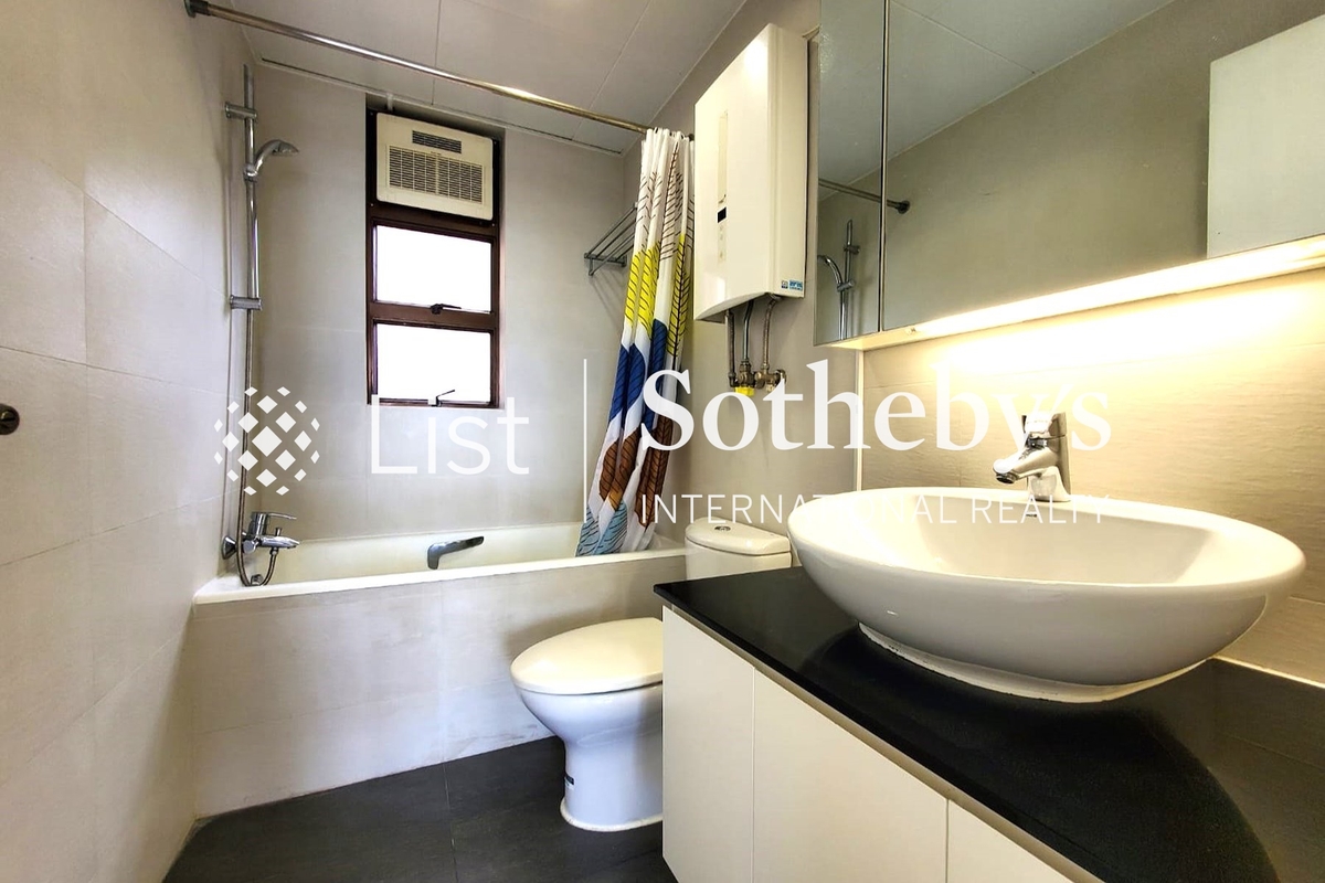Parkway Court 宝威阁 | Master Bathroom
