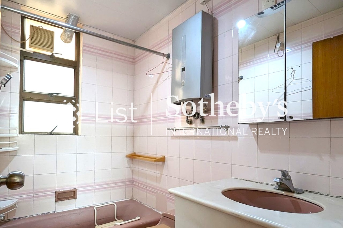 Parkway Court 寶威閣 | Master Bathroom