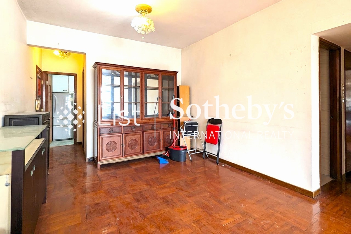 Parkway Court 寶威閣 | Living and Dining Room
