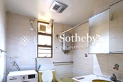 Parkway Court 寶威閣 | Guest Bathroom