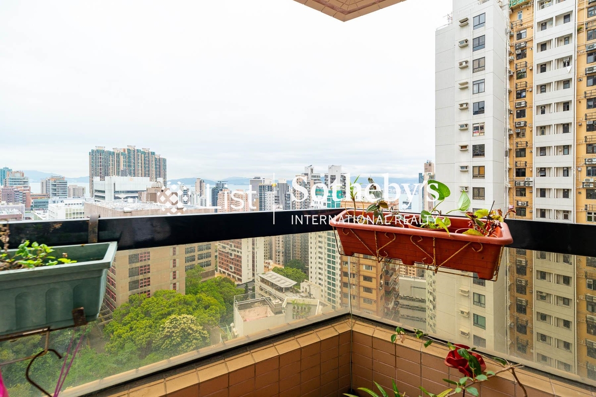 Kingsford Height 琼峰台 | Balcony off Living and Dining Room
