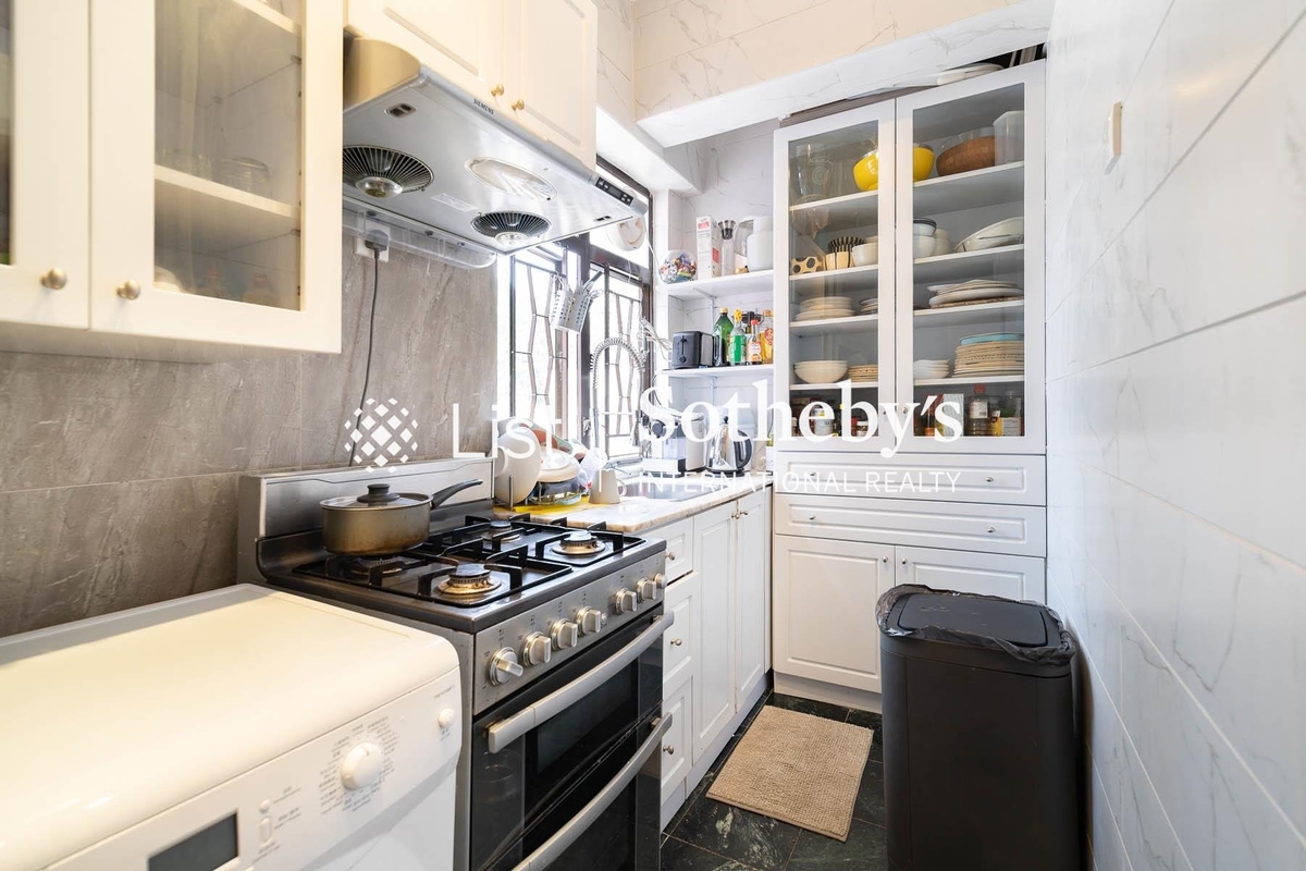 K.K. Mansion 金堅大廈 | Kitchen