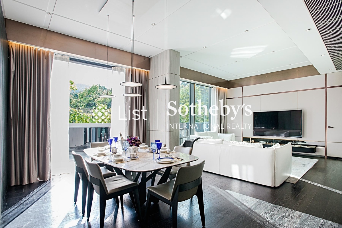 Dragons Range 玖瓏山 | Living and Dining Room