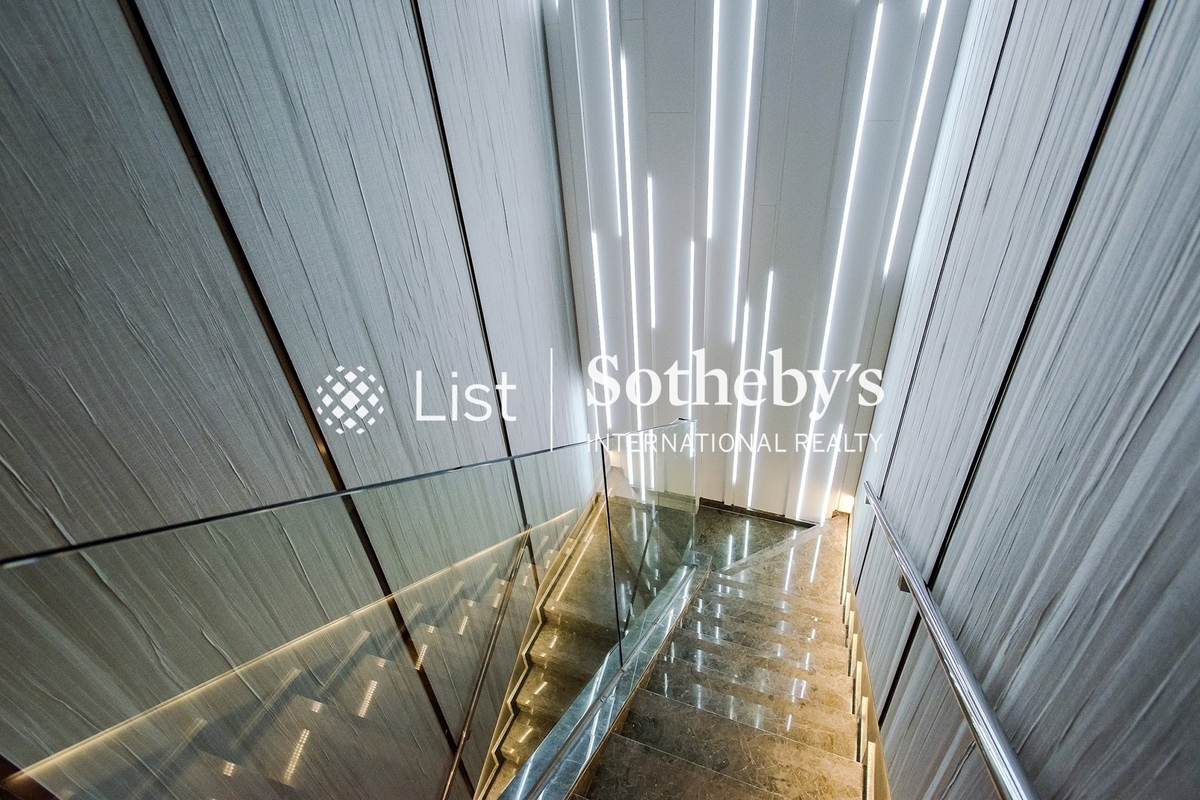 Dragons Range 玖瓏山 | Internal Staircase