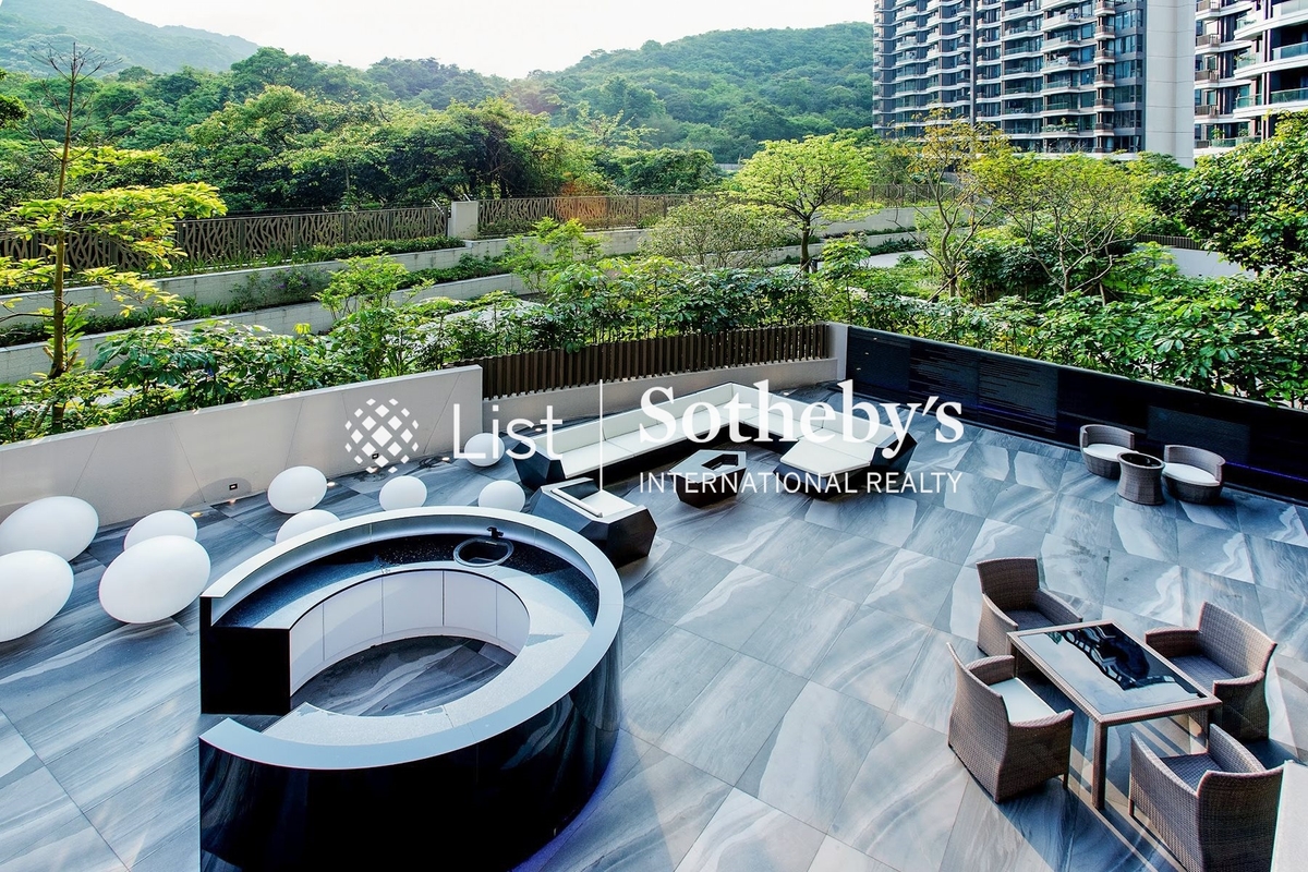 Dragons Range 玖瓏山 | Private Garden off Living and Dining Room