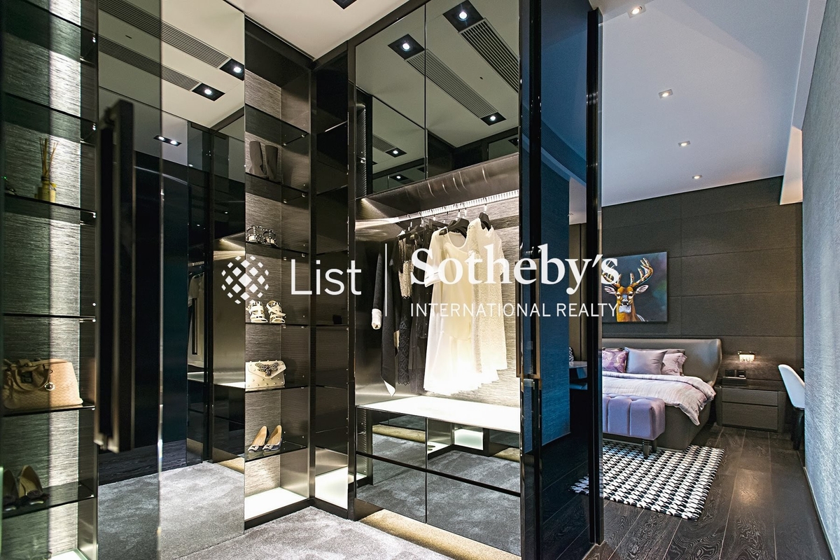 Dragons Range 玖瓏山 | Walk-in Closet in Master Bedroom