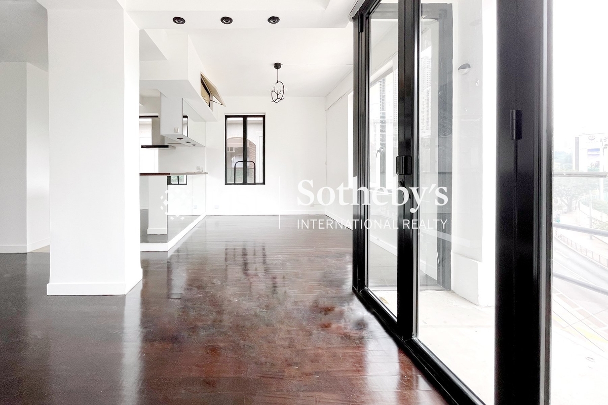 5-5A Wong Nai Chung Road 黃泥涌道5-5A號 | Living and Dining Room