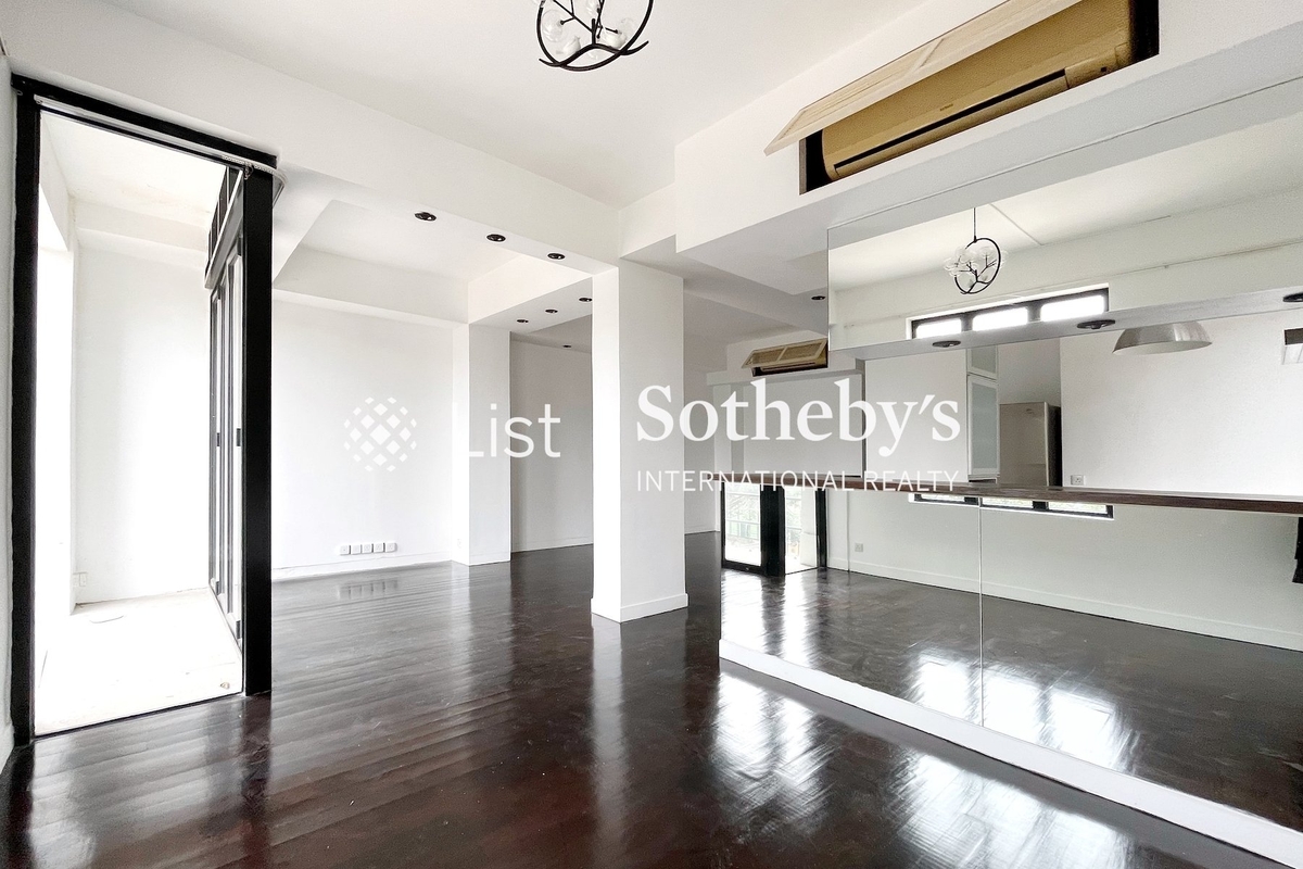 5-5A Wong Nai Chung Road 黃泥涌道5-5A號 | Living and Dining Room