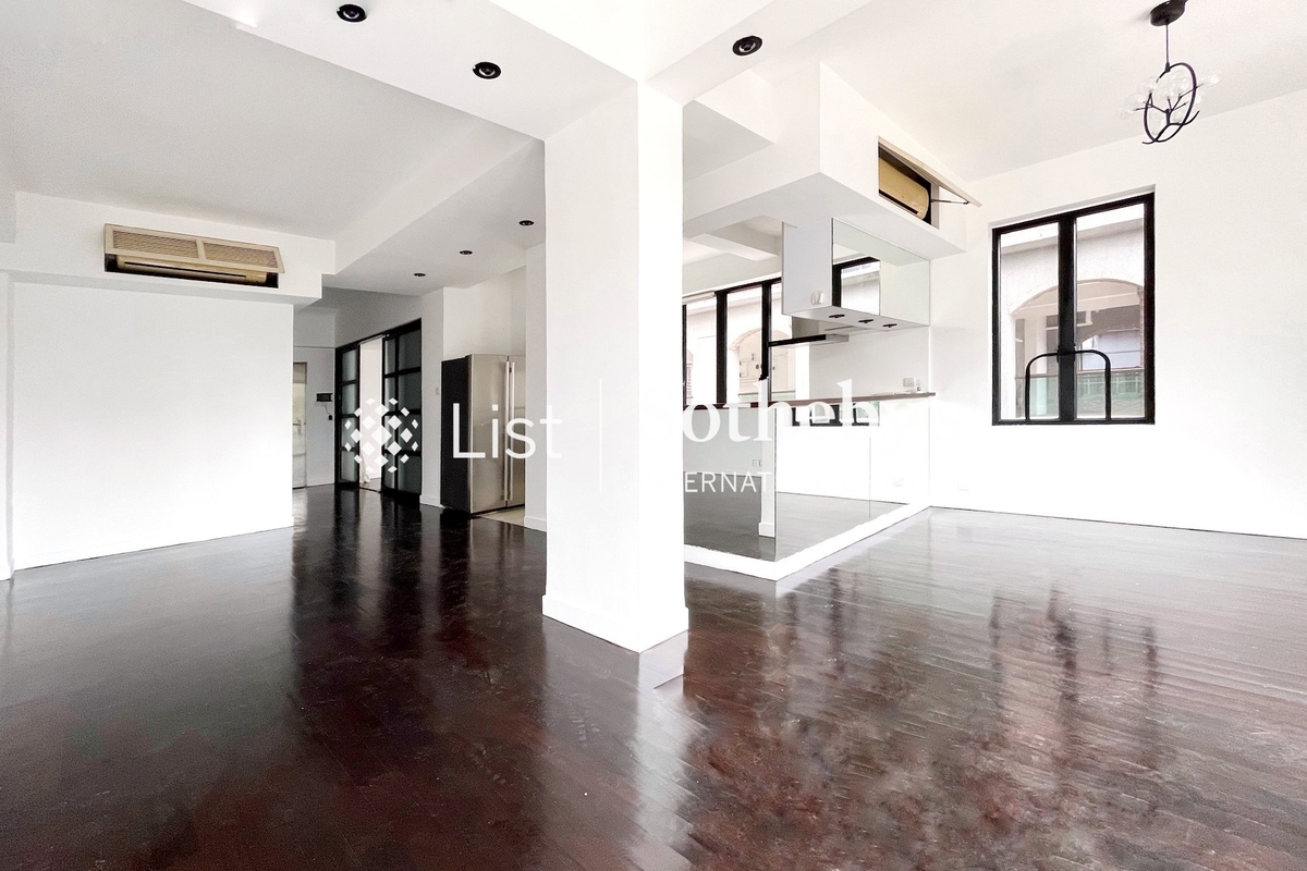 5-5A Wong Nai Chung Road 黃泥涌道5-5A號 | Living and Dining Room