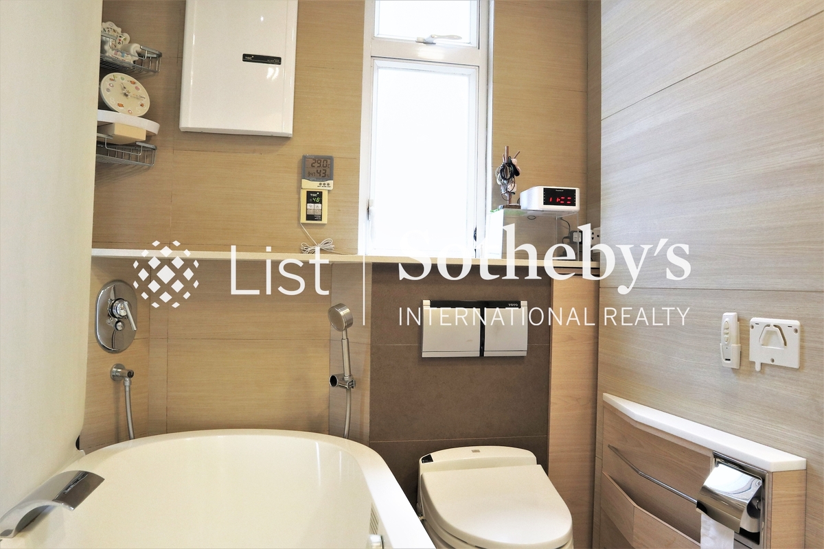 Ho King View 豪景 | Master Bathroom