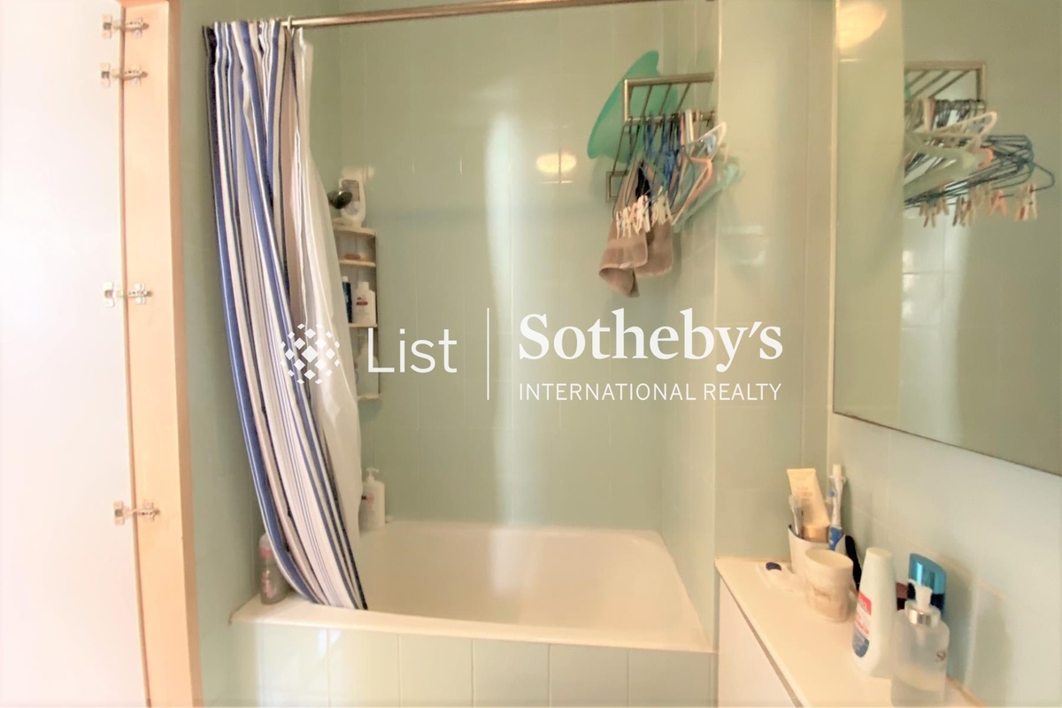 Winner Building 永勝大廈 | Guest Bathroom