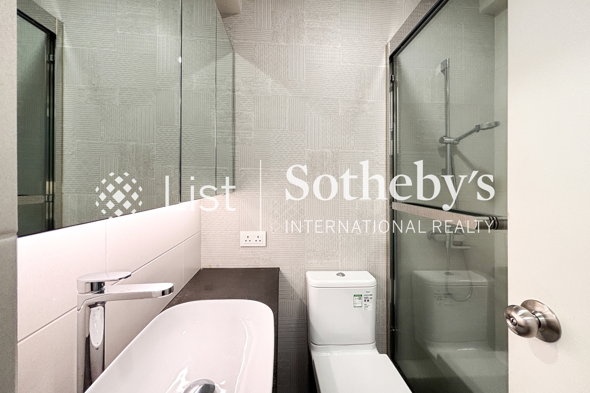 Happy Mansion 快活大廈 | Guest Bathroom