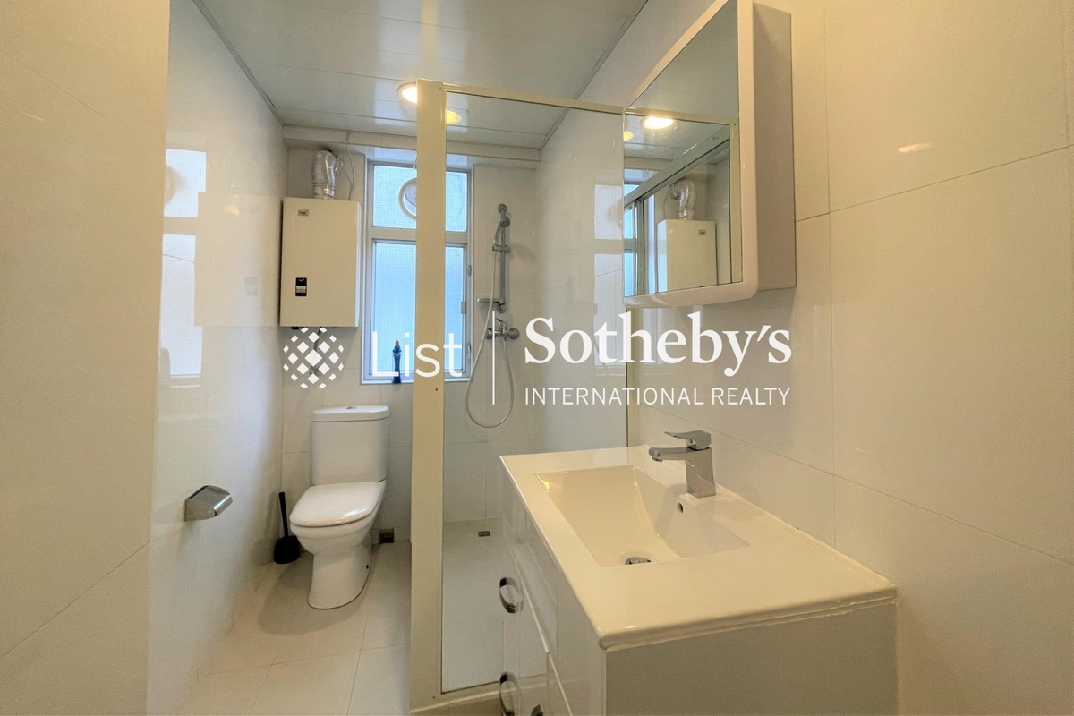 Happy Mansion 快活大廈 | Guest Bathroom