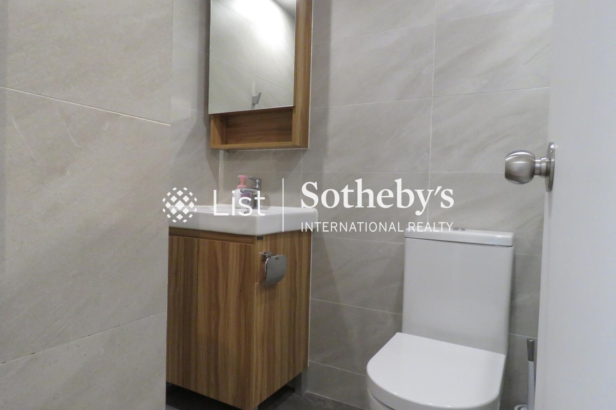 Happy Mansion 快活大廈 | Guest Bathroom