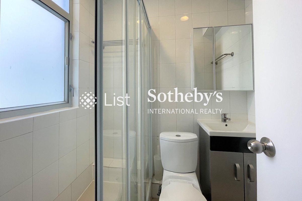 Happy Mansion 快活大廈 | Guest Bathroom