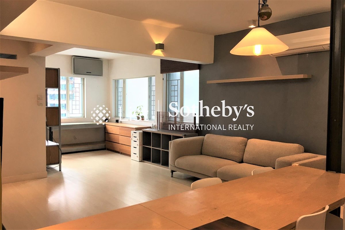 Kent Mansion 康德大廈 | Living and Dining Room