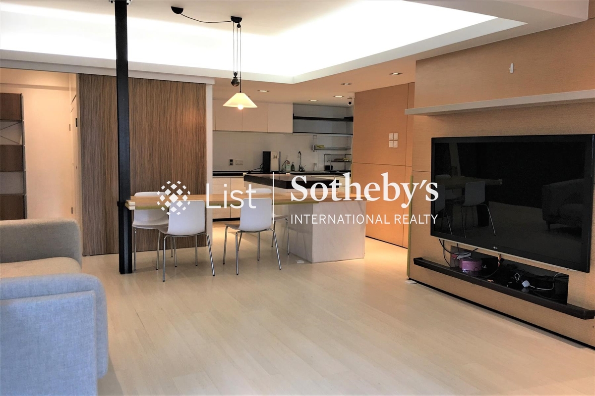 Kent Mansion 康德大廈 | Living and Dining Room