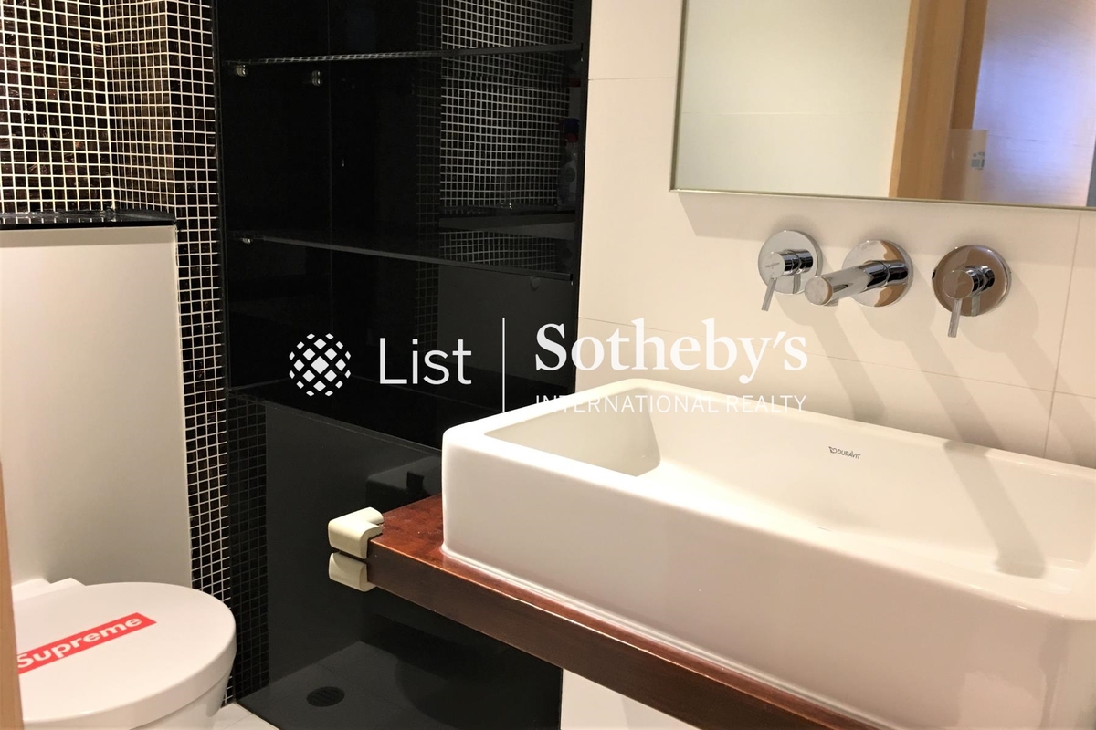 Kent Mansion 康德大廈 | Guest Bathroom