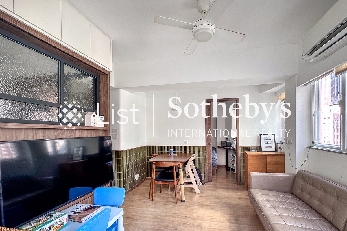 Kiu Hing Mansion 僑興大廈 | Living and Dining Room