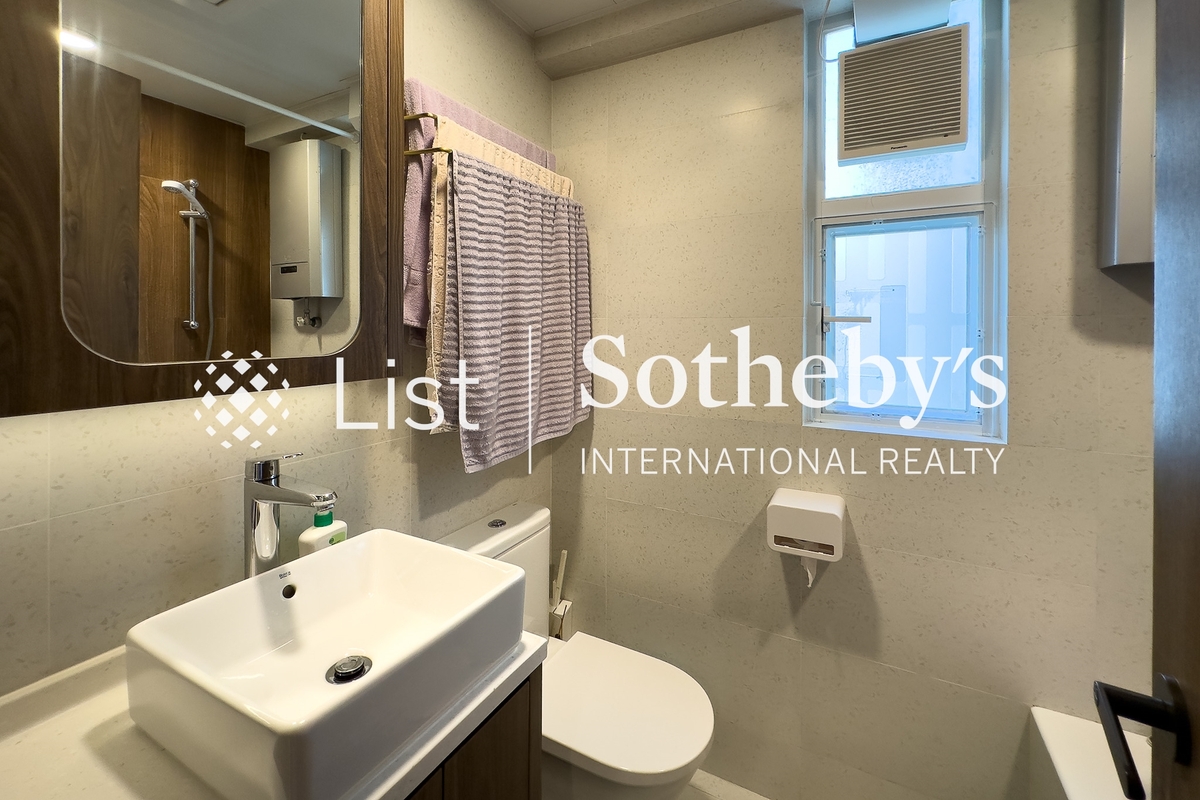 Kiu Hing Mansion 僑興大廈 | Bathroom