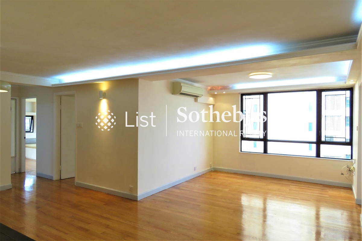 Maiden Court 萬德閣 | Living and Dining Room