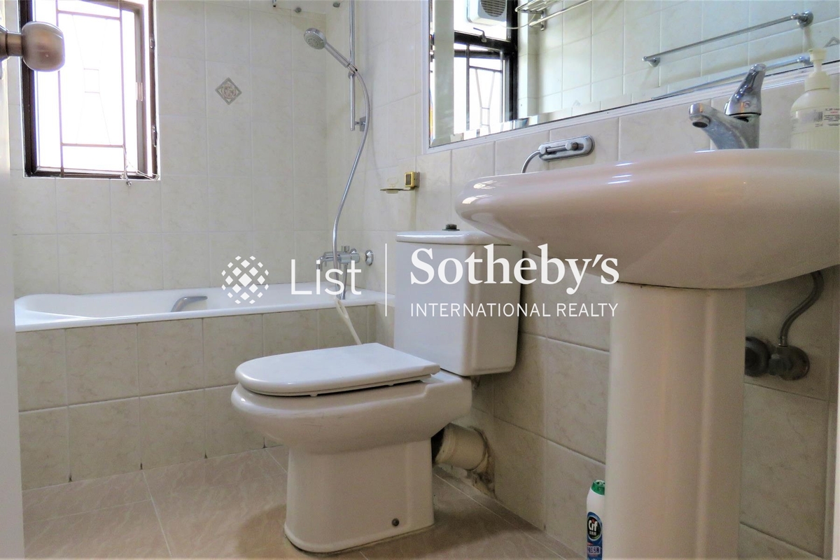 Maiden Court 萬德閣 | Master Bathroom