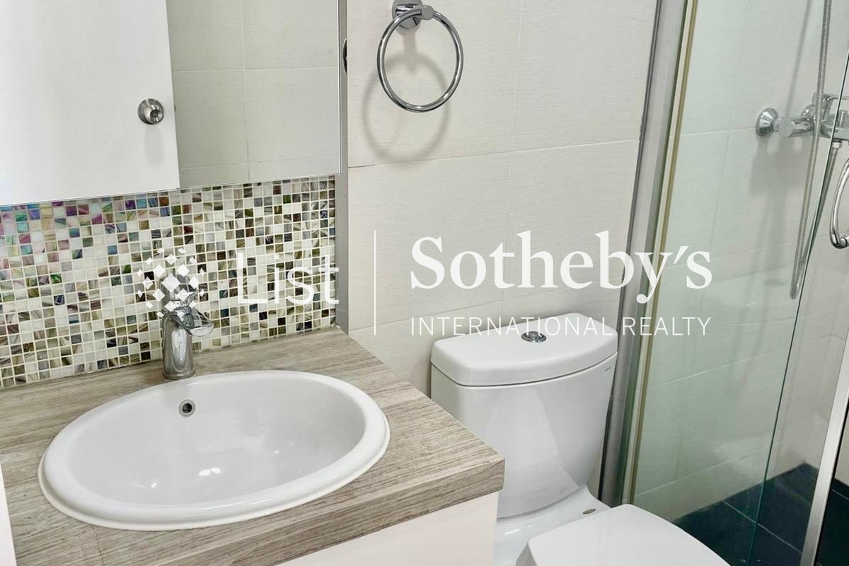 Ronsdale Garden 龍華花園 | Guest Bathroom