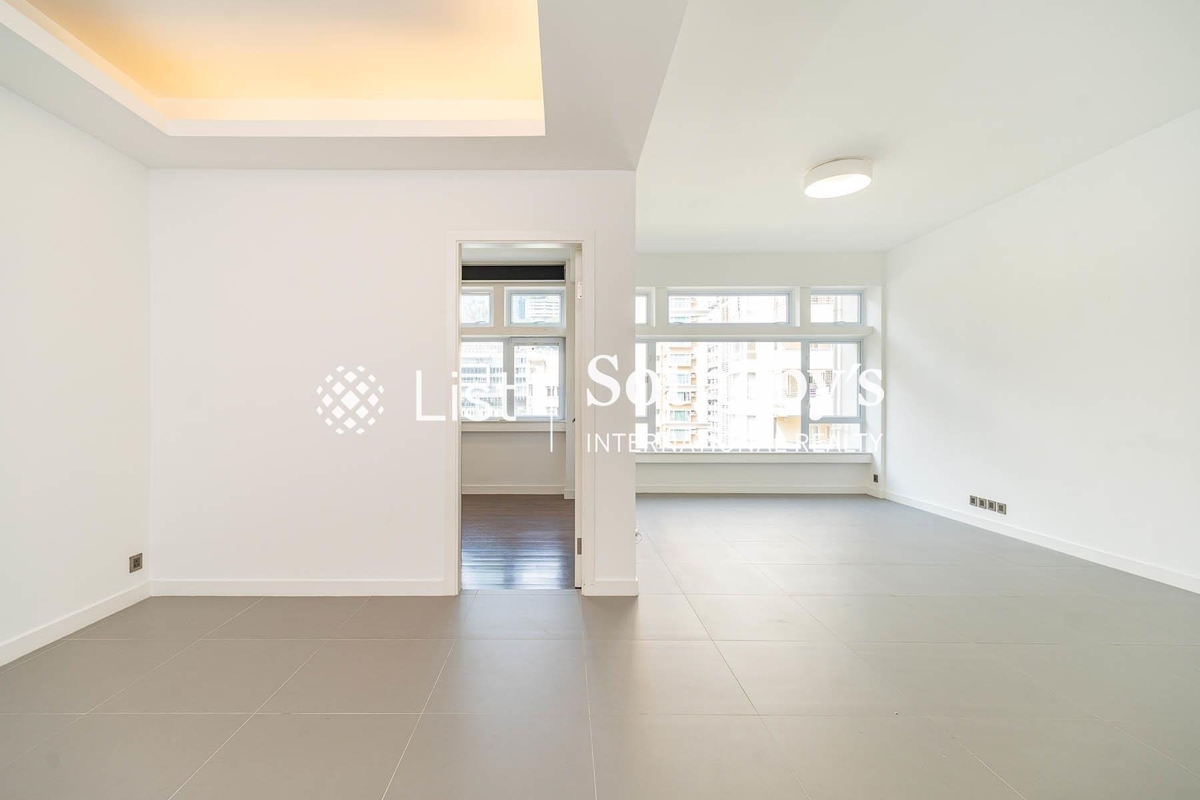 Smiley Court 怡苑 | Living and Dining Room