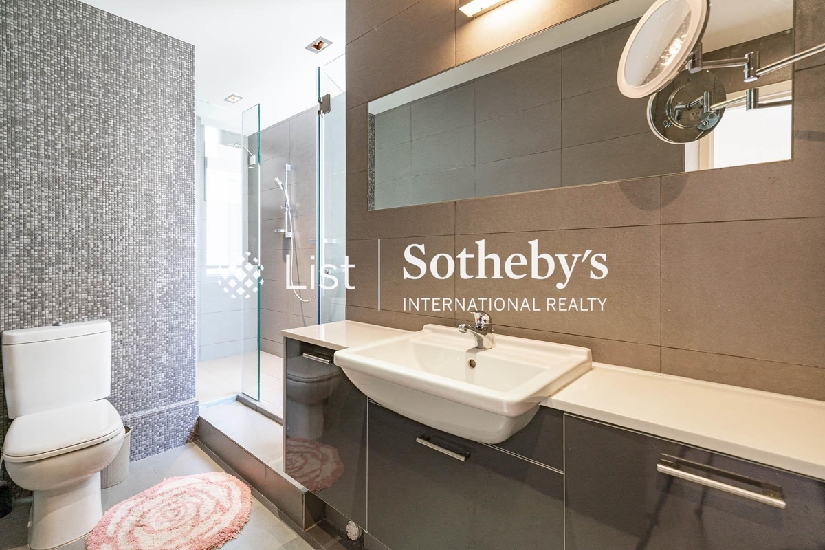 Smiley Court 怡苑 | Master Bathroom