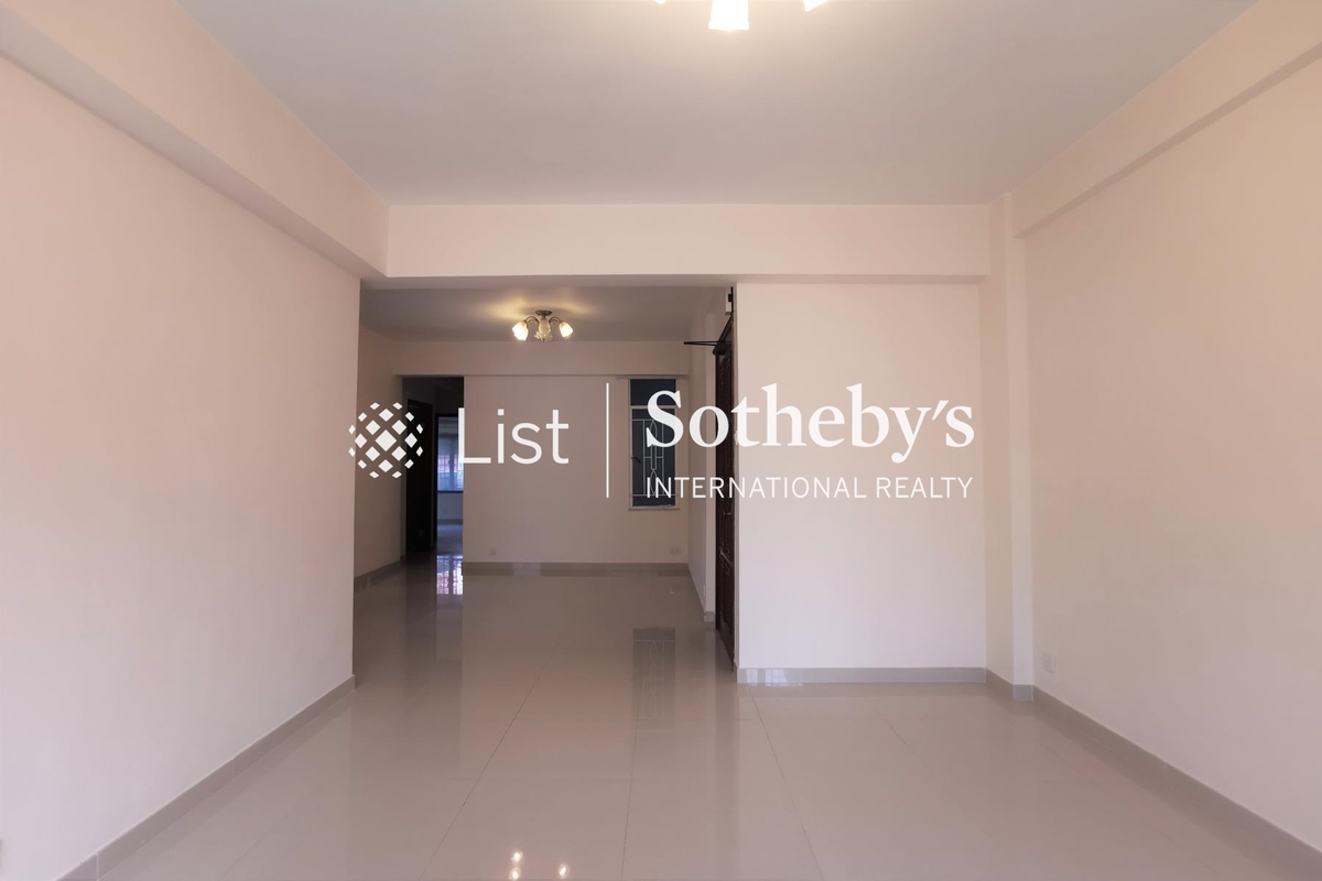 89 Blue Pool Road 藍塘道89號 | Living and Dining Room