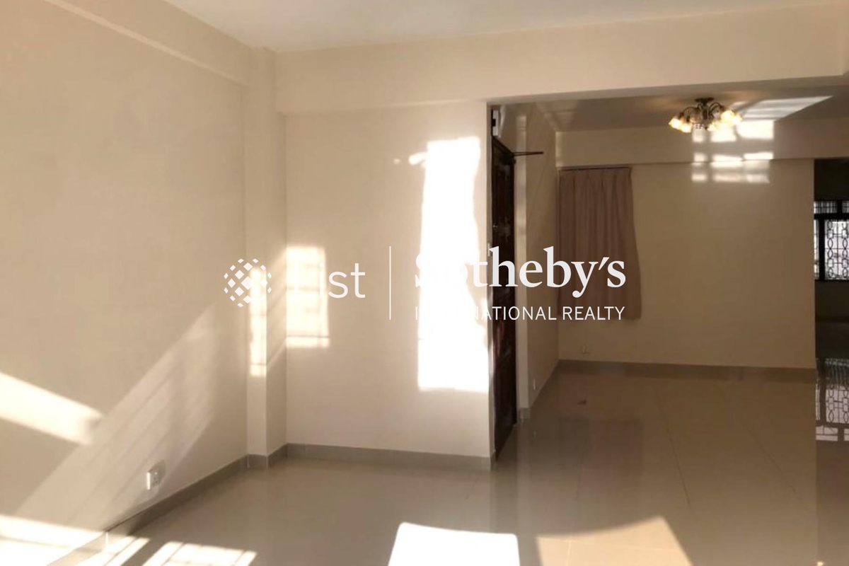 89 Blue Pool Road 藍塘道89號 | Living and Dining Room