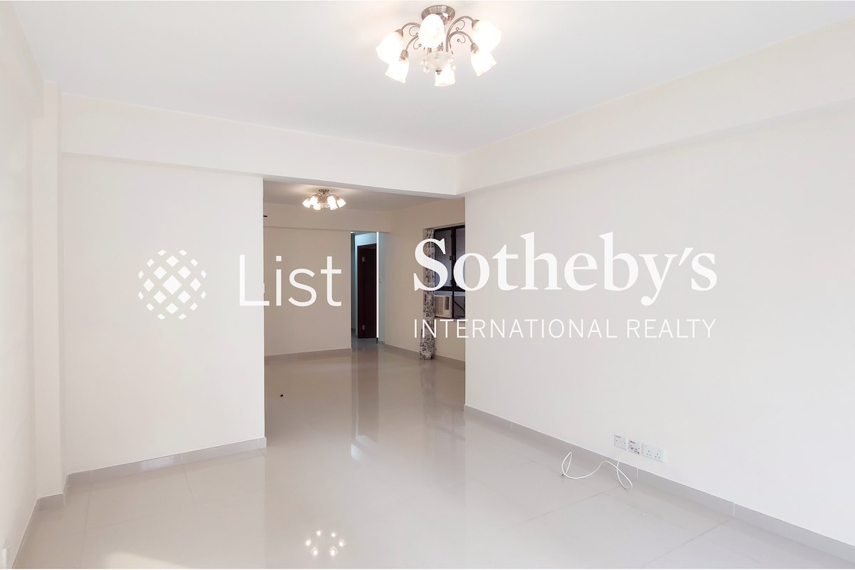 89 Blue Pool Road 藍塘道89號 | Living and Dining Room