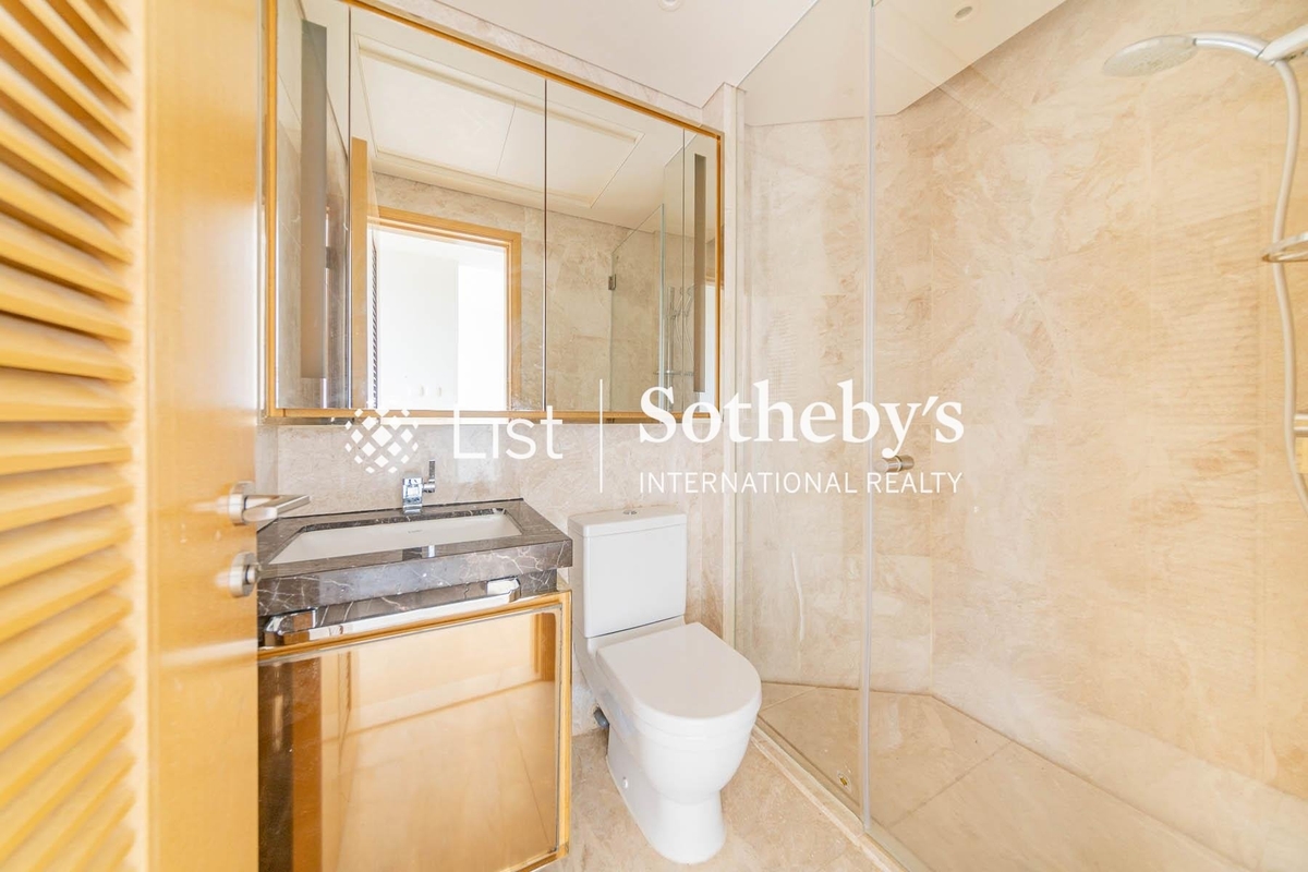 Grand Austin Grand Austin | Guest Bathroom