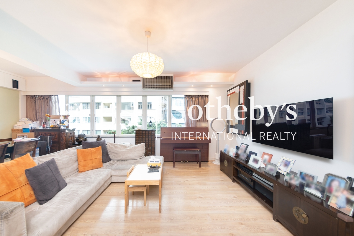 Wing On Lodge 永安新邨 | Living and Dining Room