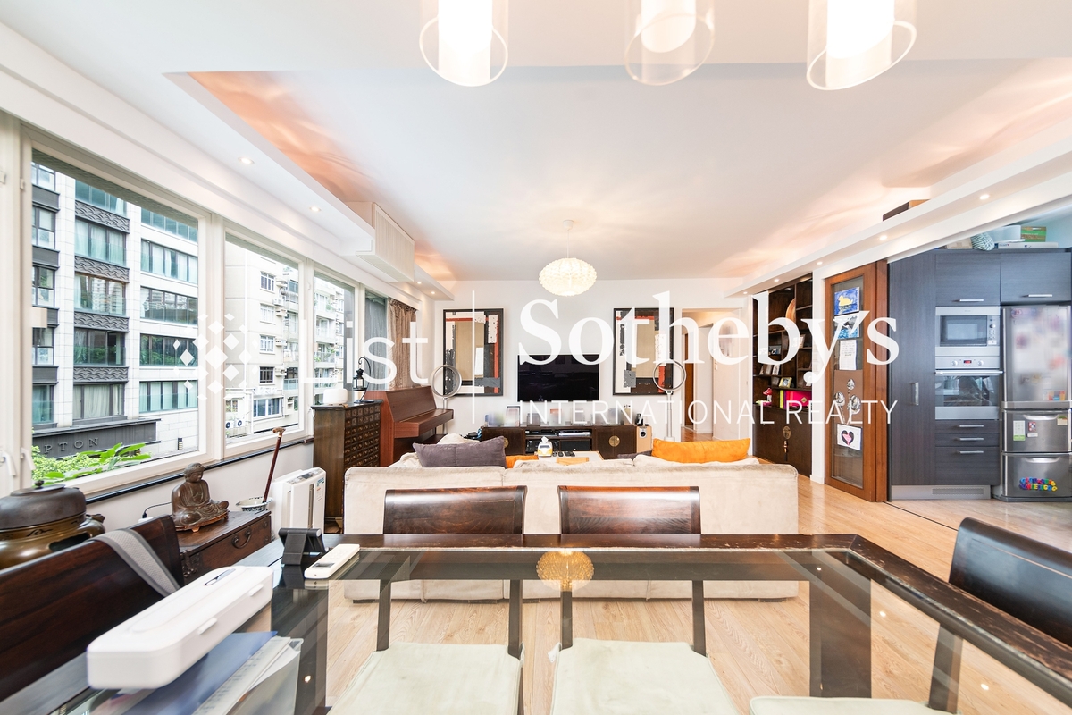 Wing On Lodge 永安新邨 | Living and Dining Room