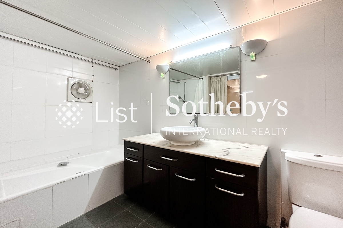 Happy View Court 華景閣 | Master Bathroom