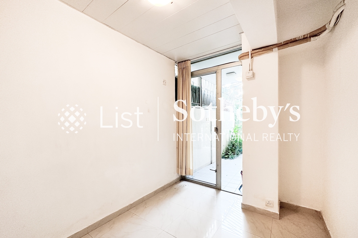 Happy View Court 華景閣 | Third Bedroom