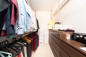 Golden Cove Lookout 金碧苑 | Walk-in Closet in Master Bedroom 