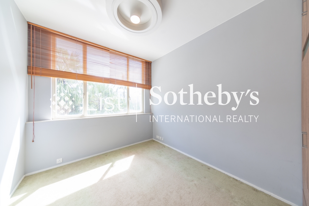 Golden Cove Lookout 金碧苑 | Third Bedroom