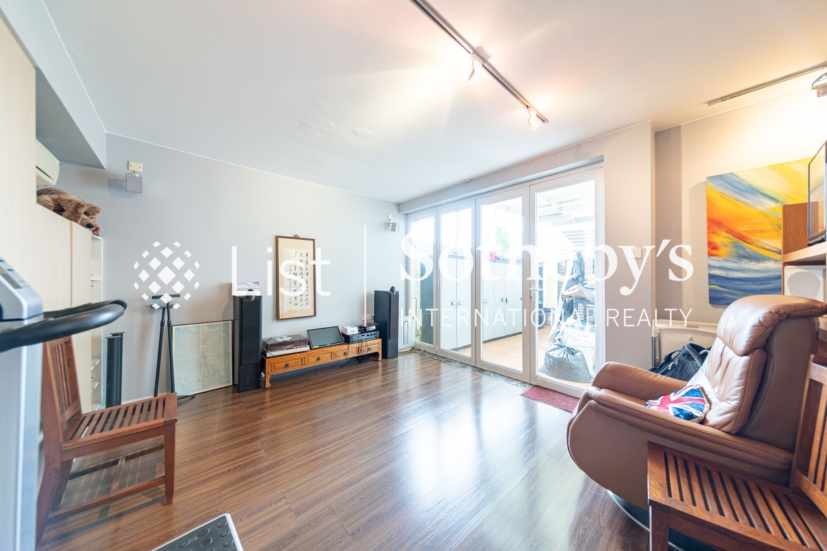 Golden Cove Lookout 金碧苑 | Family Room