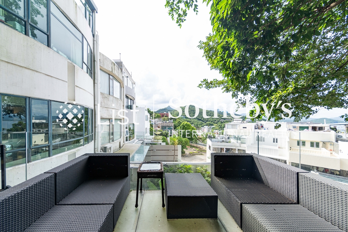 Golden Cove Lookout 金碧苑 | Private Garden off Living Room