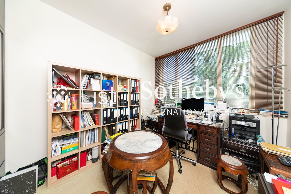 Golden Cove Lookout 金碧苑 | Second Bedroom