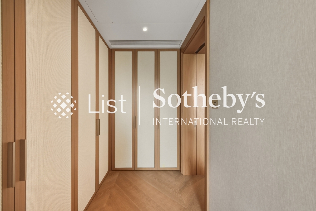 8 Deep Water Bay Drive 深水灣徑8號 | Walk-in Closet in Second Bedroom 
