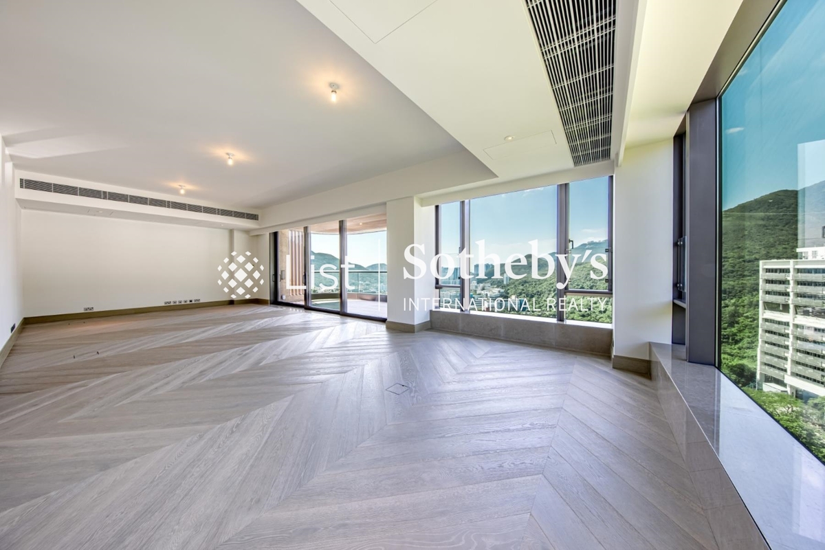 8 Deep Water Bay Drive 深水灣徑8號 | Living and Dining Room