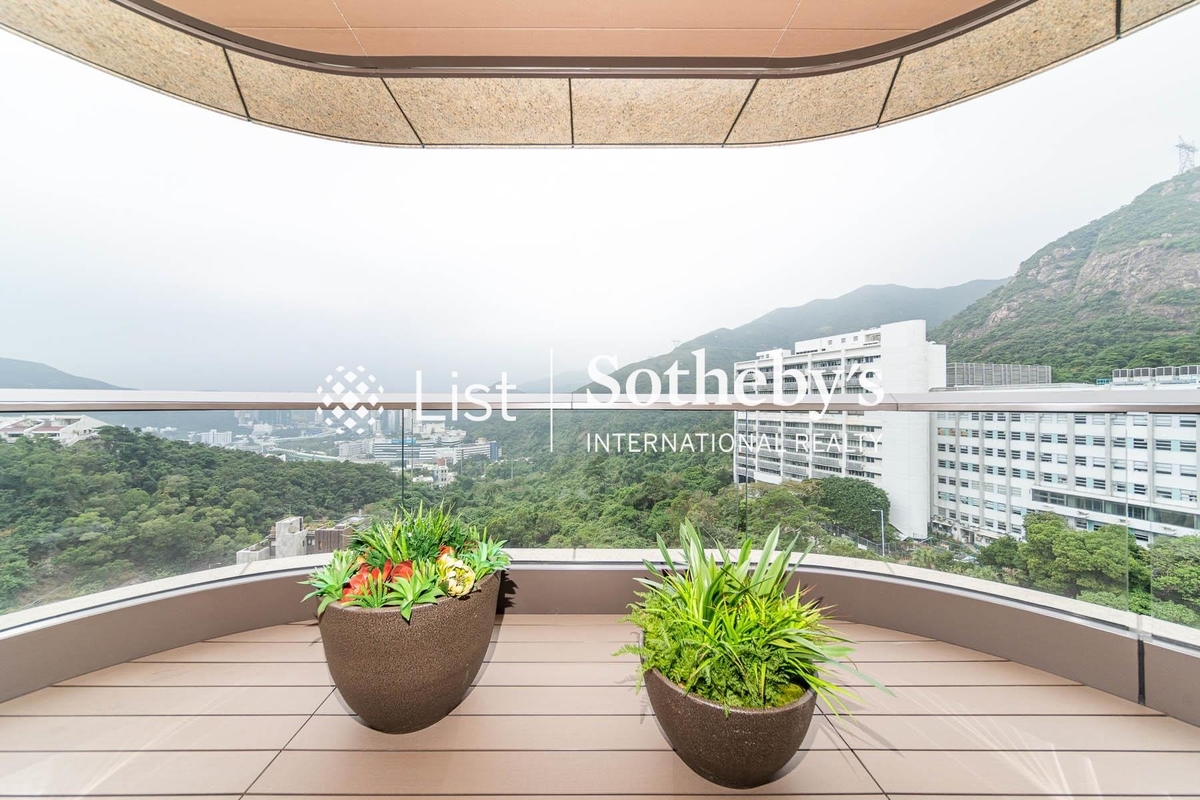 8 Deep Water Bay Drive 深水灣徑8號 | Balcony off Living and Dining Room