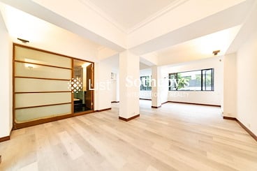 Nos. 15-21 Broom Road 蟠龍道15-21號 | Living and Dining Room