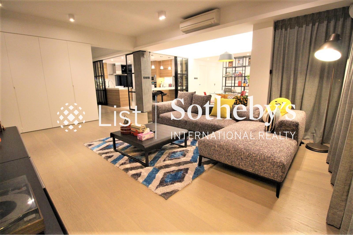 16-20 Broom Road 蟠龍道16-20號 | Living and Dining Room