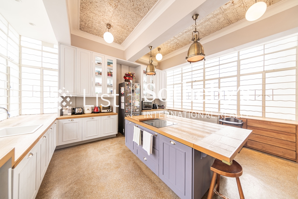 Nos. 9-11 Sing Woo Road 成和道9-11號 | Kitchen