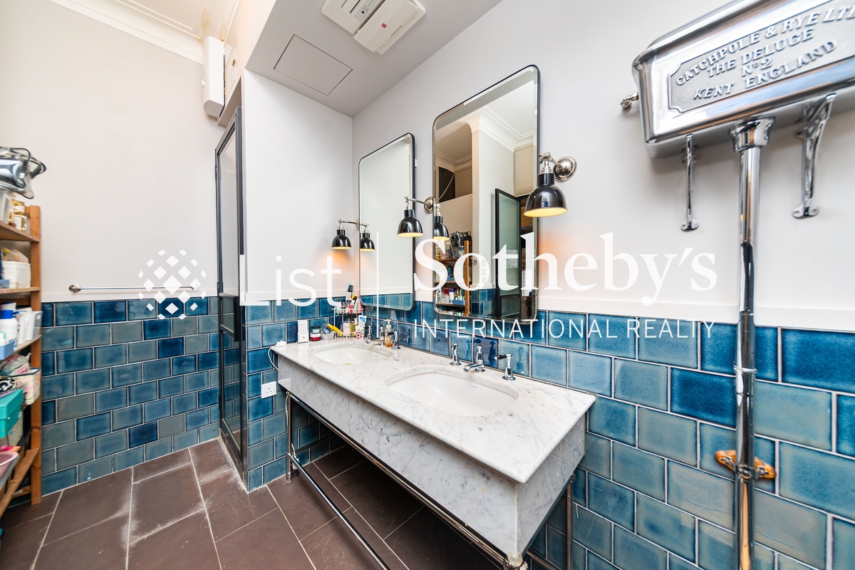 Nos. 9-11 Sing Woo Road 成和道9-11號 | Master Bathroom